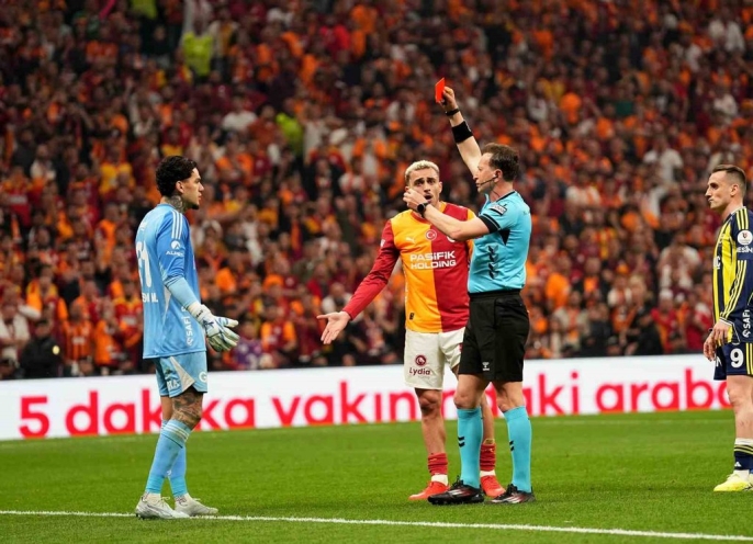 Galatasaray, Fenerbahçe\