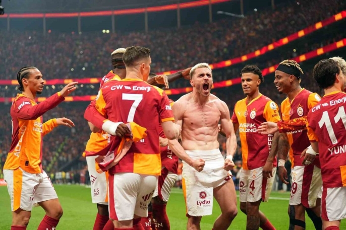 Galatasaray, Fenerbahçe\