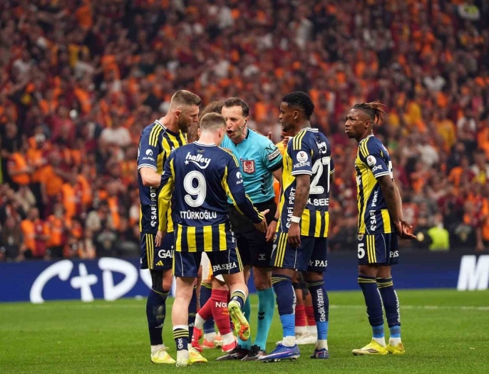 Galatasaray, Fenerbahçe\