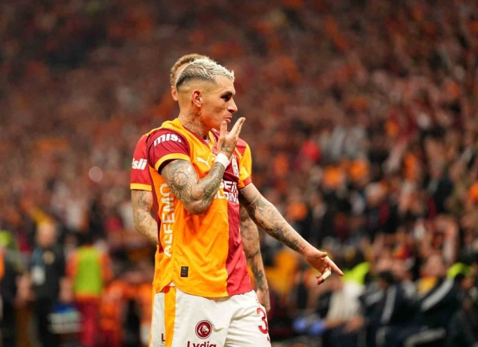 Galatasaray, Fenerbahçe\