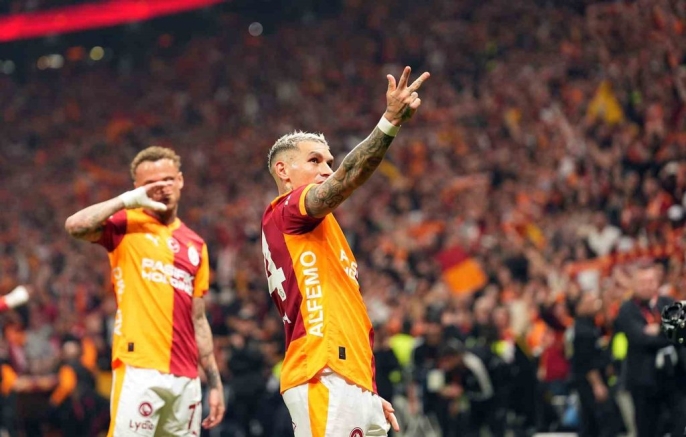 Galatasaray, Fenerbahçe\