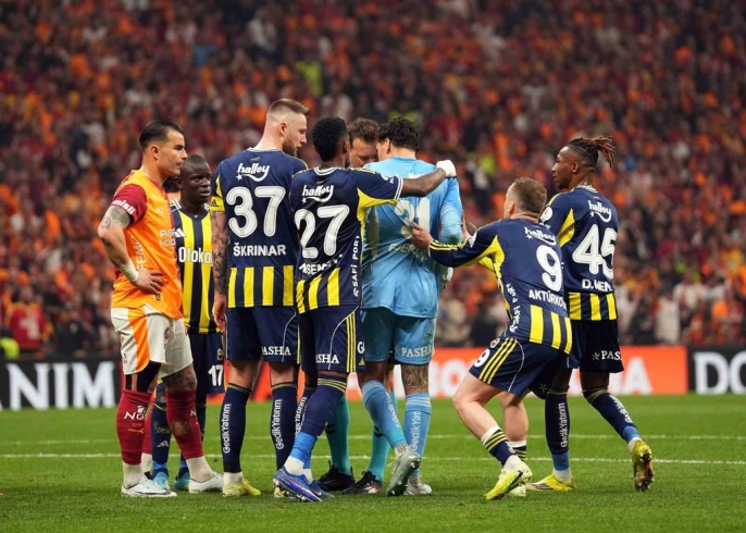 Galatasaray, Fenerbahçe\