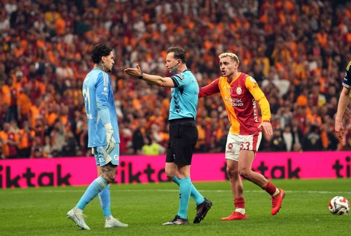 Galatasaray, Fenerbahçe\