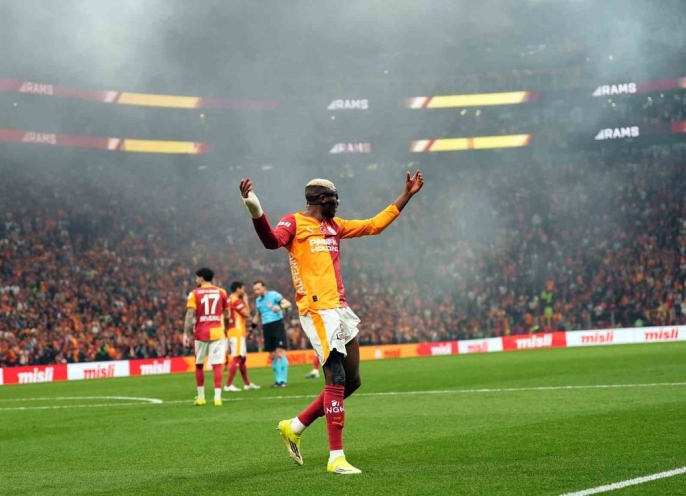 Galatasaray, Fenerbahçe\