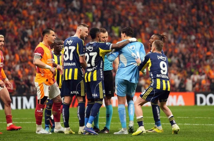Galatasaray, Fenerbahçe\