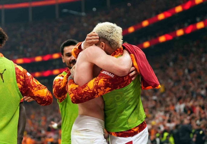 Galatasaray, Fenerbahçe\