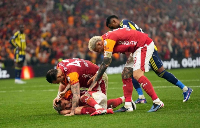 Galatasaray, Fenerbahçe\
