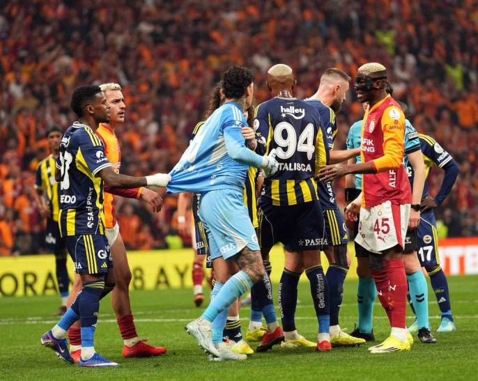 Galatasaray, Fenerbahçe\