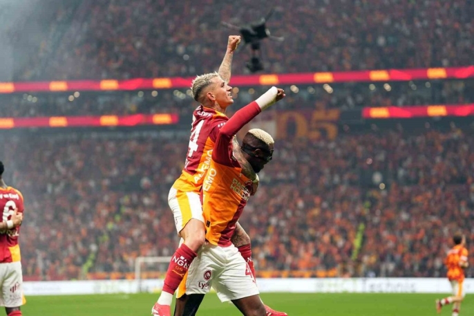 Galatasaray, Fenerbahçe\