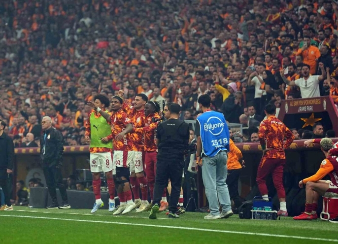 Galatasaray, Fenerbahçe\