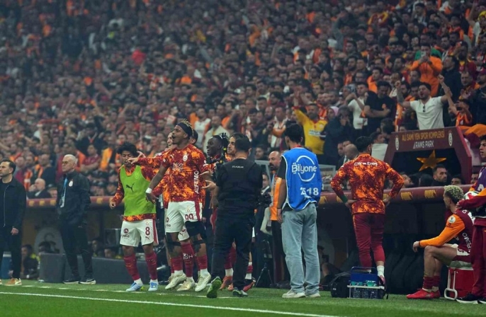 Galatasaray, Fenerbahçe\