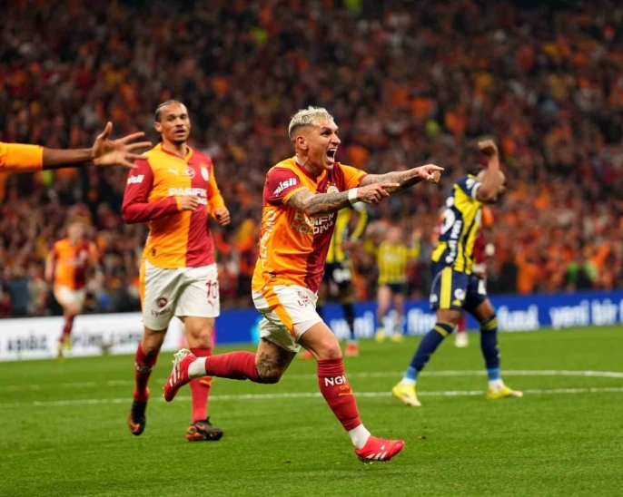 Galatasaray, Fenerbahçe\