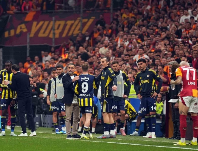 Galatasaray, Fenerbahçe\