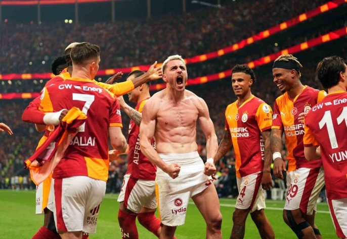 Galatasaray, Fenerbahçe\