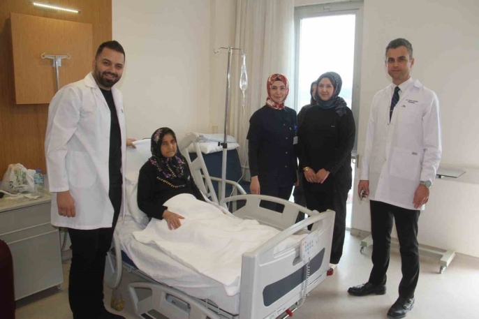 Kanser hastası Miyase Sağlam, erken teşhisle kapalı ameliyatla sağlığına kavuştu 1