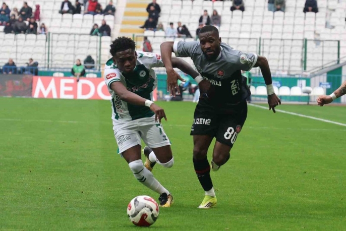 Konyaspor ilk yarıda farkı açtı: Fatih Karagümrük karşısında 2-0 1