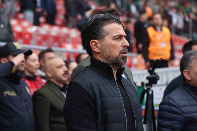 Konyaspor ilk yarıda farkı açtı: Fatih Karagümrük karşısında 2-0 12