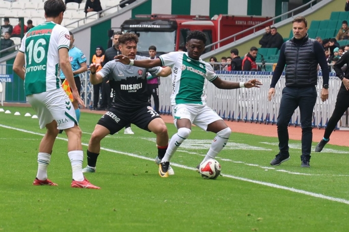 Konyaspor ilk yarıda farkı açtı: Fatih Karagümrük karşısında 2-0 5