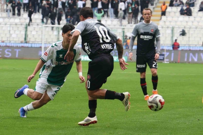 Konyaspor ilk yarıda farkı açtı: Fatih Karagümrük karşısında 2-0 6