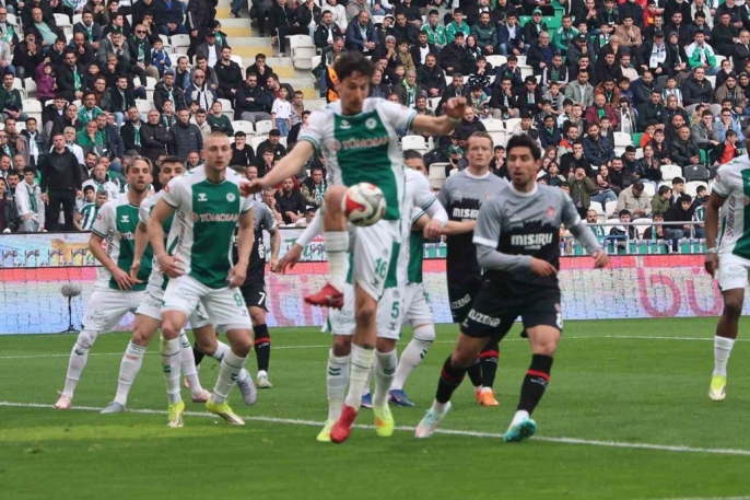 Konyaspor ilk yarıda farkı açtı: Fatih Karagümrük karşısında 2-0 8