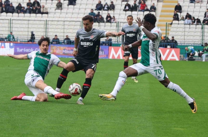 Konyaspor ilk yarıda farkı açtı: Fatih Karagümrük karşısında 2-0 9