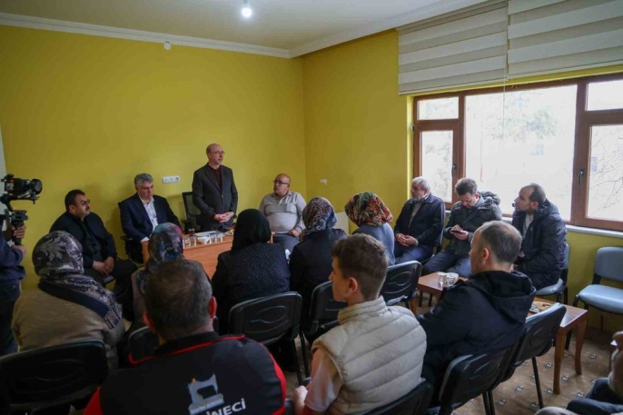 Mahalle sakinleriyle buluşan başkan: \