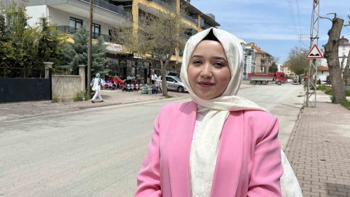Yavru kedinin yürek burkan sadakati: Annesinin başında bekledi 2