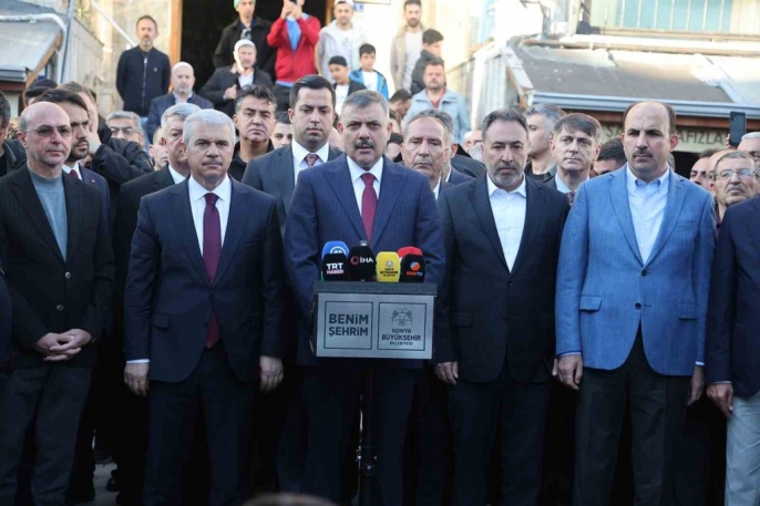 Bakan Çiftçi, bayram namazını baba ocağı Konya\