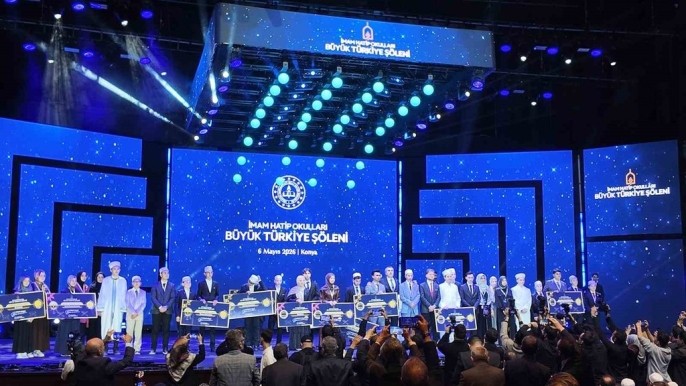 Bakan Tekin: Gençlerin ruh dünyası algoritmaların insafına terk edilmemeli 3