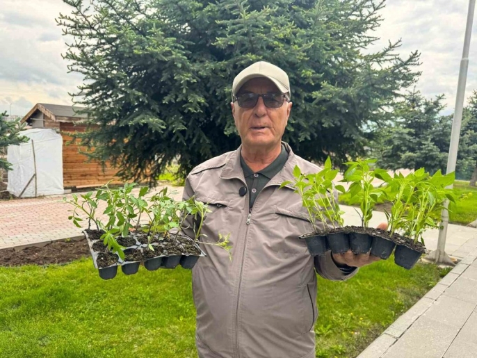 Başkan Büyükkılıç, hobi bahçesi sahiplerine atalık fide dağıttı 3