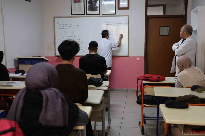 Bayram tatilinde YKS ve LGS öğrencilerine 10 saat çalışma tavsiyesi 2