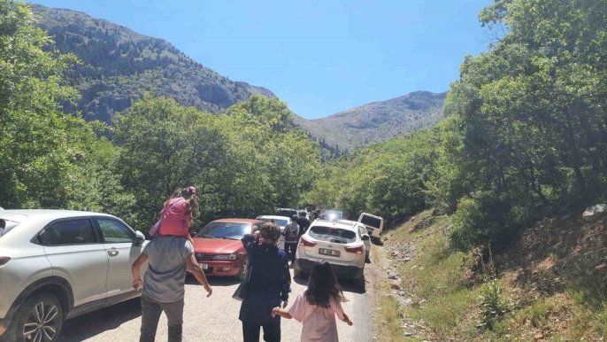 Bayramda Aygırdibi Şelalesi\