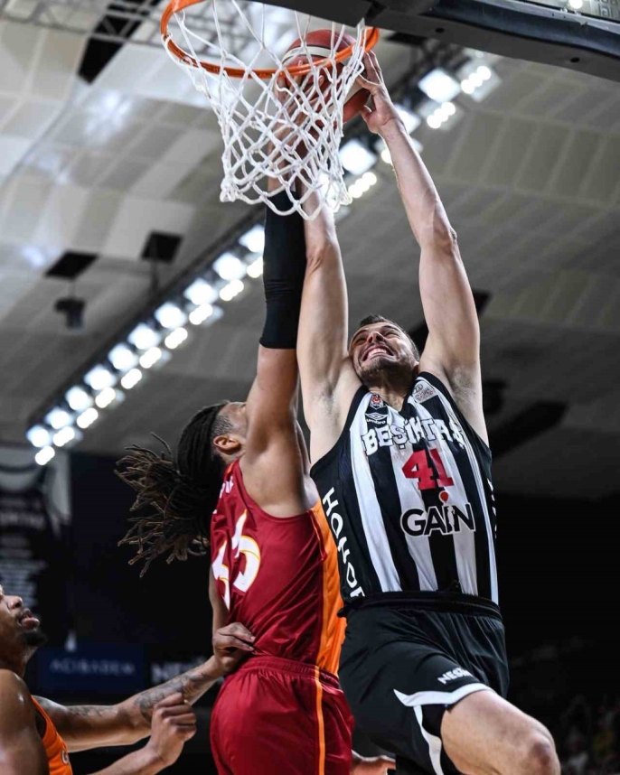 Beşiktaş, Galatasaray\