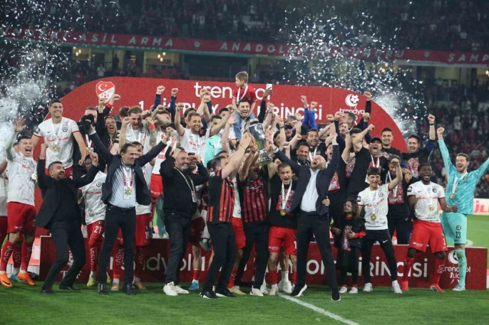 Çorum FK, Trendyol 1. Lig play-off şampiyonluğunu kutladı 1