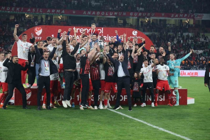 Çorum FK, Trendyol 1. Lig play-off şampiyonluğunu kutladı 10