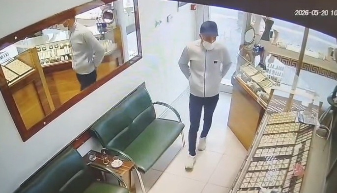 Eşine sürpriz yapmak isterken kuyumcudan pırlanta çalan şahıs, \