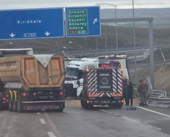 Konya yolunda yürek dağlayan kaza: Meyve yüklü tır bariyerlere çakıldı, 1 kişi hastanelik oldu 1