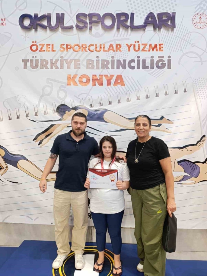 Lösemiyi yenen Masal Çelik, yüzmede Türkiye birincisi oldu 1