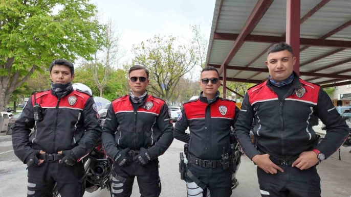 Trafikte erik paniği: Yunus polisleri kahraman oldu! 2