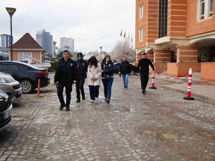 Tuvalette doğurduğu bebeğini çöpe atan genç anneye \