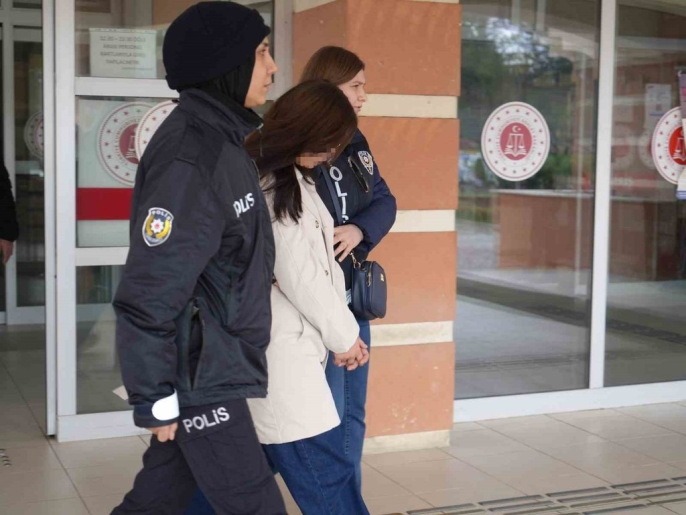 Tuvalette doğurduğu bebeğini çöpe atan genç anneye \