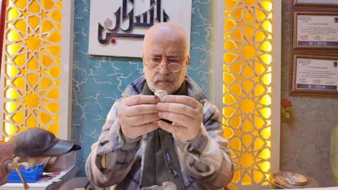 Usta tasarımcıdan siyasete özel yüzükler: Turgut Aslan\