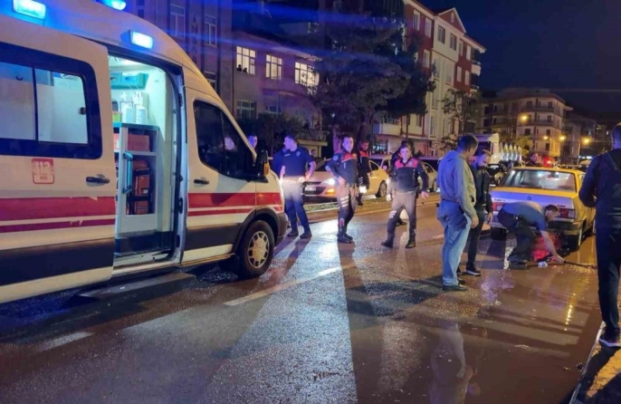Akıl almaz dehşet: Öfkeli baba, kızını rahatsız eden genci maket bıçağıyla kulağını keserek dehşete düşürdü, polis memuru canını hiçe saydı! 4