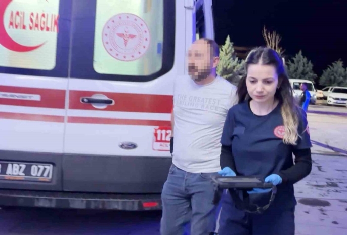 Akıl almaz dehşet: Öfkeli baba, kızını rahatsız eden genci maket bıçağıyla kulağını keserek dehşete düşürdü, polis memuru canını hiçe saydı! 7