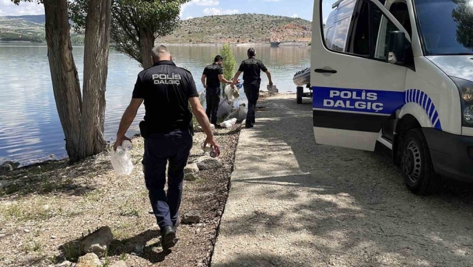 Polislerden çevreye duyarlılık dersi: Dalgıçlar baraj çevresini temizledi 2