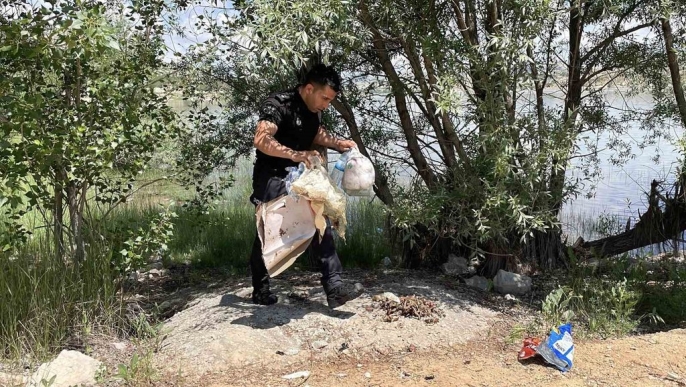 Polislerden çevreye duyarlılık dersi: Dalgıçlar baraj çevresini temizledi 3