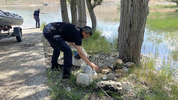 Polislerden çevreye duyarlılık dersi: Dalgıçlar baraj çevresini temizledi 4