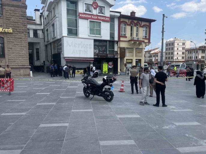 Alacak verecek meselesi kanlı bitti: Kuyumcu ağır yaralı 2