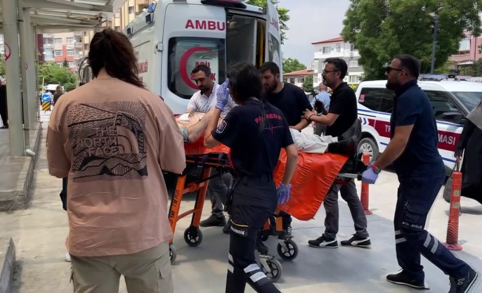 Alacak verecek meselesi kanlı bitti: Kuyumcu ağır yaralı 3