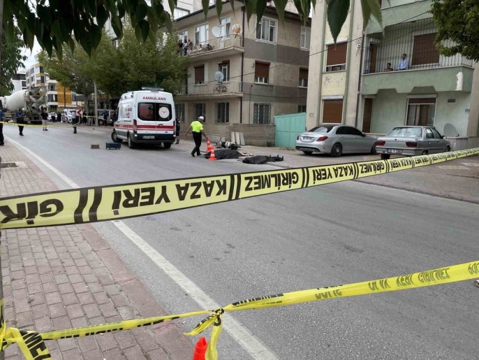 Beton mikseri dehşeti: Elektrikli bisikletli feci şekilde can verdi 1